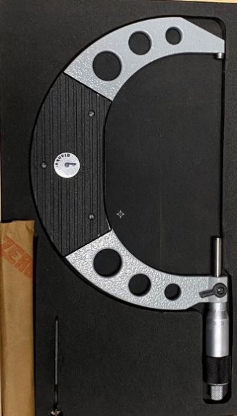 Feinmess-Bügelmessschraube, Messflächen hartmetall-bestückt, Messbereich 125-150 mm, in Holzetui
